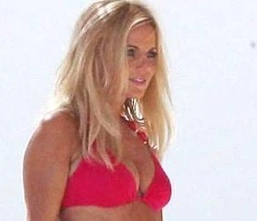 Бывшая солистка «Спайс Гелз» Джерри Холливелл  снялась в бикини