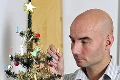 Самая старая искусственная ёлка в мире стала семейной реликвией