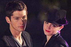 Эмма Уотсон целуется в новой рекламе Lancome