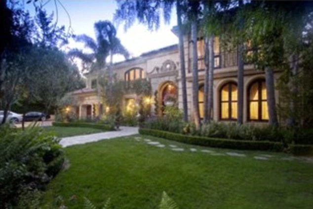 Кристина Агилер продаёт дом