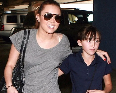 Майли Сайрус тратит слишком много денег