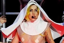 Леди Гага обвиняется в святотатстве
