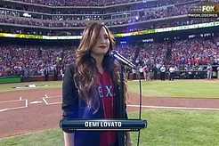 Деми Ловато спела национальный гимн Америки