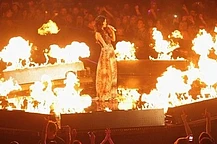 Селена Гомес сменила 9 нарядов за церемонию MTV Europe Music Awards