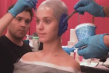 Кэти Перри превратилась в старушку за 7 часов