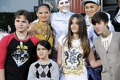 Джастин Бибер присоединился к детям Майкла Джексона на Аллее славы