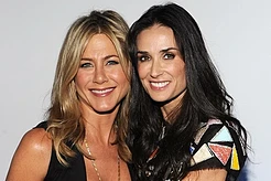 Дженнифер Энистон помогает Деми Мур прийти в себя после развода