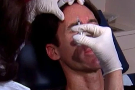 Бротокс и лак для ногтей – странные мужские тренды