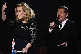 Неприличный жест Адель на Brit Awards 2012