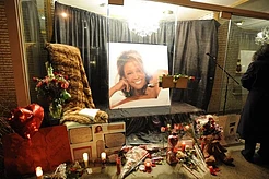 Кевин Коснер, Элтон Джон, Бейонсе и многие другие звёзды приедут на похороны Уитни Хьюстон