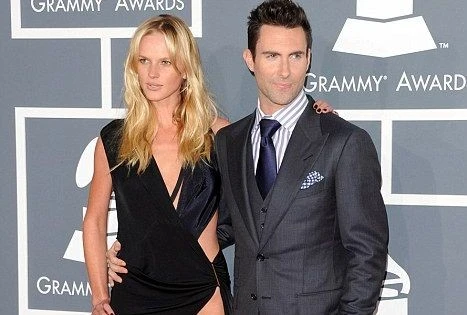 Адам Левин и Анна Вялицына расстались