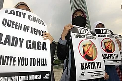 Леди Гагу вынудили отменить концерт в Индонезии