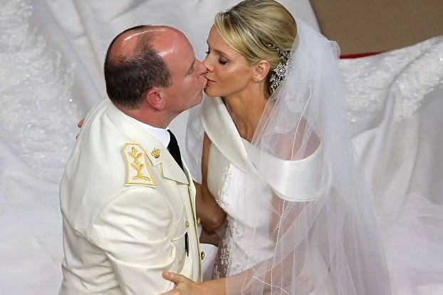 Жена князя Монако не выполнила договора