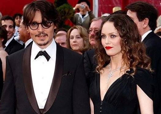 Почему расстались Джонни Депп и Ванесса Паради