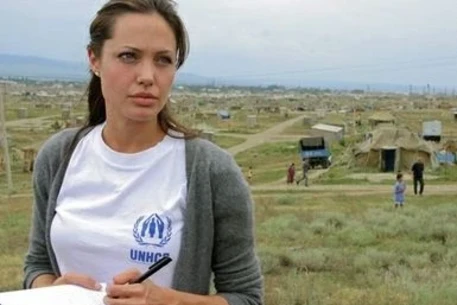 Анджелина Джоли пожертвовала 100 тысяч долларов для сирийских беженцев