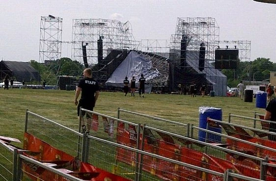 Группа Radiohead отменила концерт из-за обрушения сцены