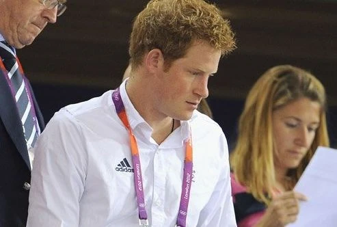 Скандал с фотографиями голого принца Гарри может стать ещё хуже