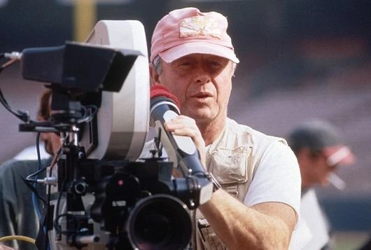 Голливудский режиссёр спрыгнул с моста