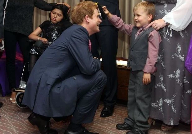 Принц Гарри впервые появился на публике после скандала с голыми фото