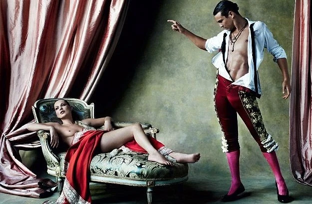 Обнаженная Кейт Мосс появилась на обложке испанского Vouge