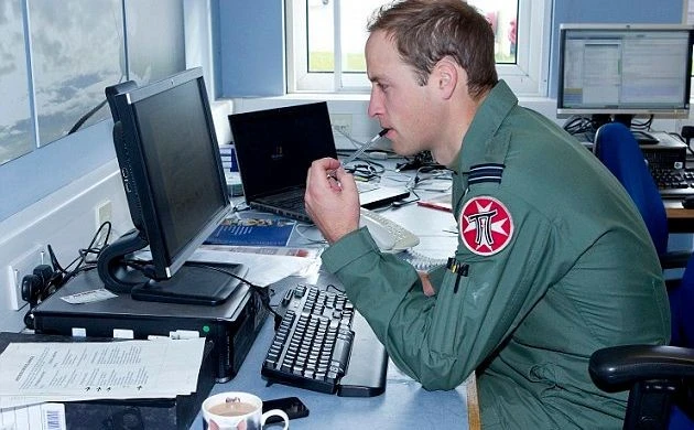 Личные фотографии принца Уильяма вызвали переполох на его работе