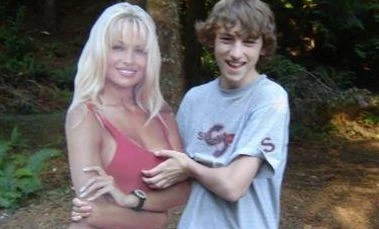 Фальшивые подружки в Фейсбуке