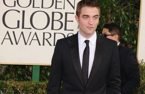 Роберт Паттинсон приехал на вручение Золотого глобуса без Кристен Стюарт