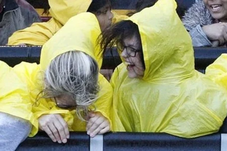 Новая песня Джастина Бибера Yellow Raincoat посвящена Селене Гомес