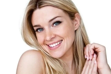 Как выглядеть моложе при помощи косметики