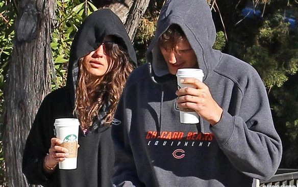 Как выбрать и с чем носить женскую толстовку