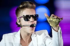 Взломанного микроблога слух: Джастин Бибер — гей