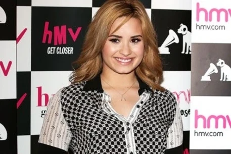 Деми Ловато похоронила отца