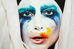 Леди Гага выпустила песню Applause раньше намеченного срока