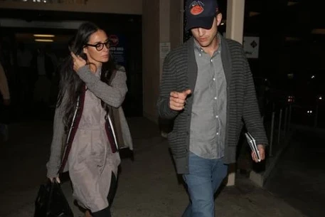 Эштон Катчер и Деми Мур продолжают общаться