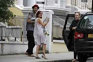 Адель получила водительские права