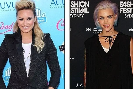 Странного романа слух: У Деми Ловато был роман с девушкой