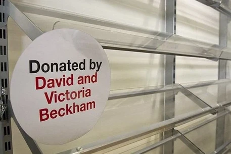 Дэвид и Виктория Бекхэм пожертвовали одежду
