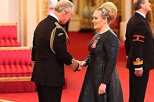 Адель получила орден Британской империи