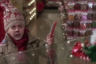 Один дома с мужским лицом