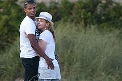 Расставания слух: Мадонна рассталась со своим парнем