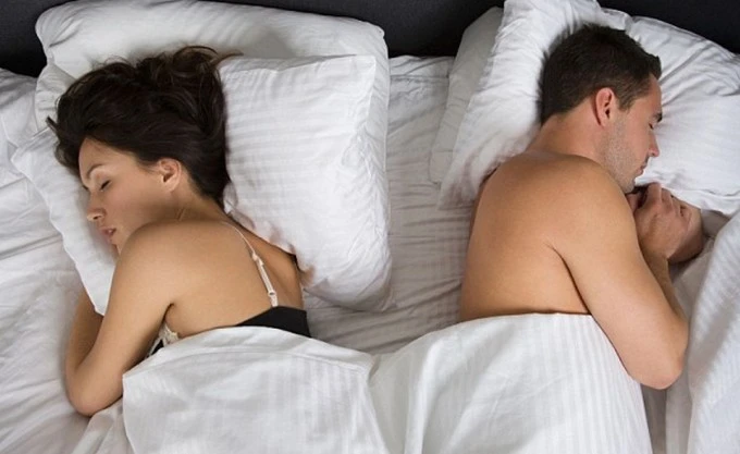 Позы спящих пар расскажут о прочности их отношений
