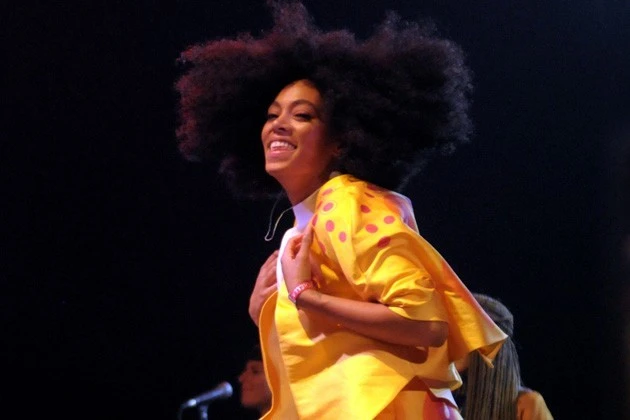 Продажи дисков Соланж Ноулз выросли после драки в лифте