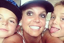 Бритни Спирс занимается математикой чтобы понимать домашние задания сына