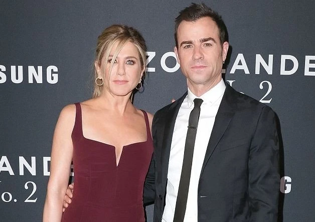 Дженнифер Энистон высказалась о слухах про беременность и отругала журналистов