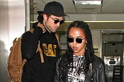 Роберт Паттинсон и FKA Twigs вместе прилетели в Лос-Анджелес