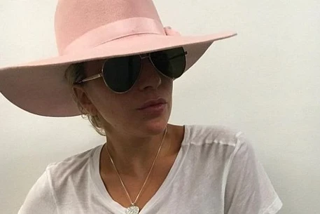 Леди Гага сделала татуировку в честь нового альбома