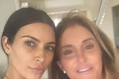 Ким Кардашян появилась в социальных сетях впервые после ограбления в Париже