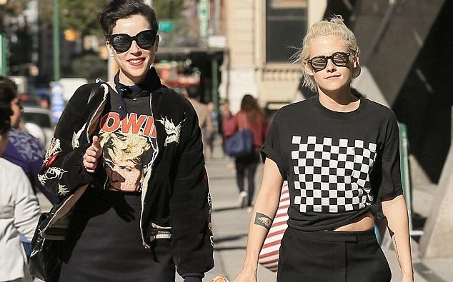 Нового романа слух: у Кристен Стюарт роман с бывшей возлюбленной Кары Делевинь