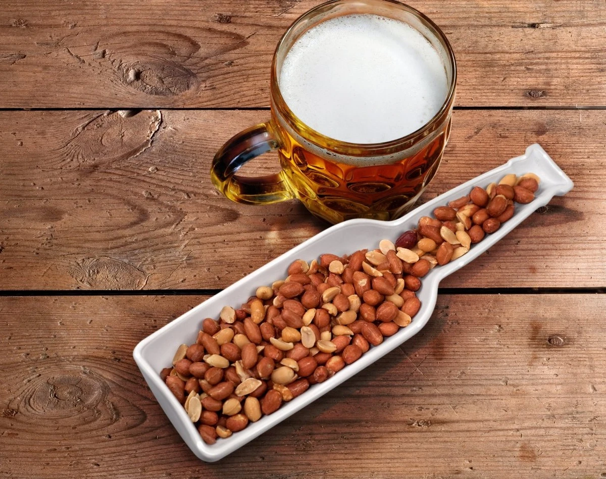 Пиво и солёный арахис — лучший перекус после занятий спортом?