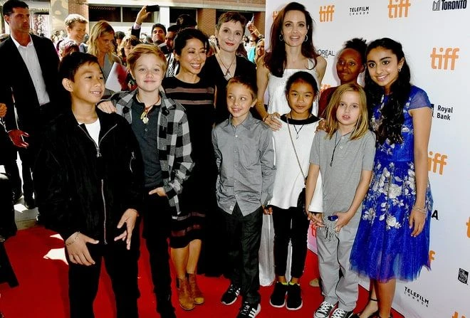 Анджелина Джоли с детьми приехала на кинофестиваль в Торонто